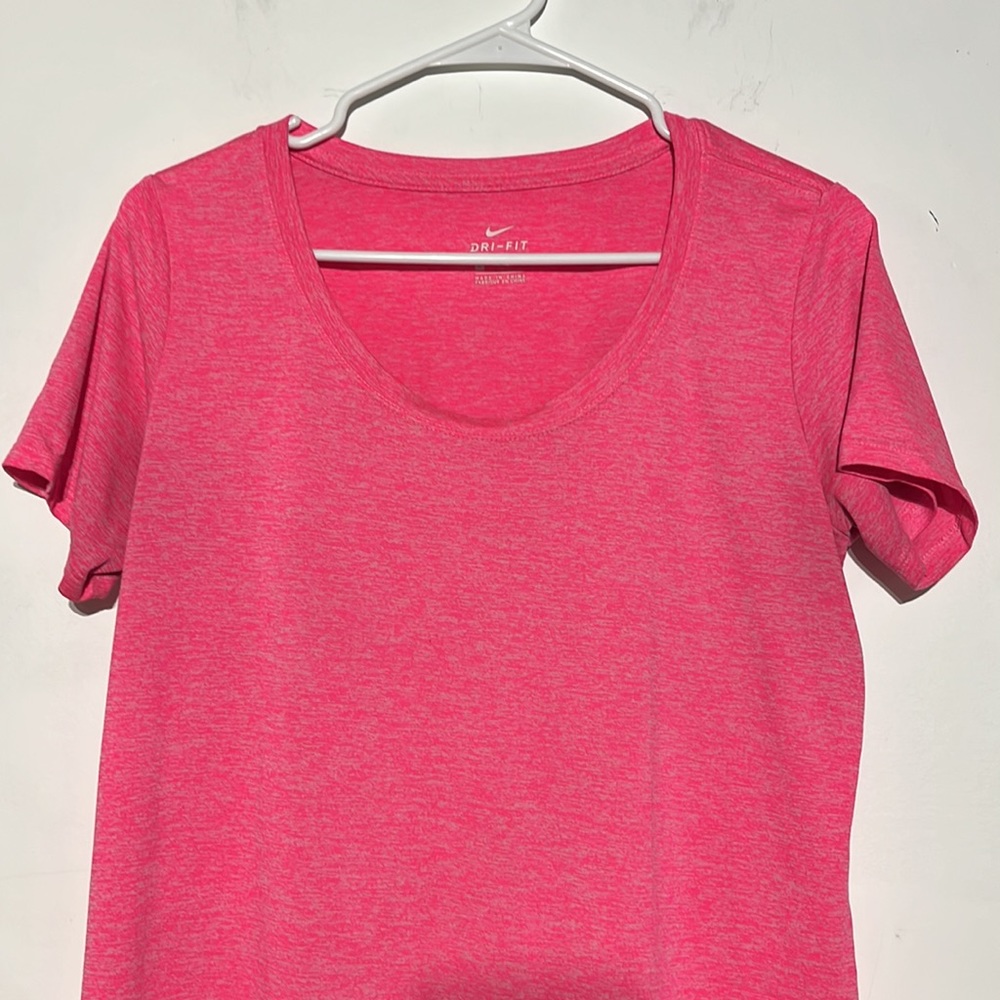 Nike Dri-Fit Hot Pink Scoop Neck Tee Size Large - Picture 2 of 6